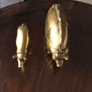 RARE COLLECTABLE:Set of Victorian English Brass Figural Pigs.